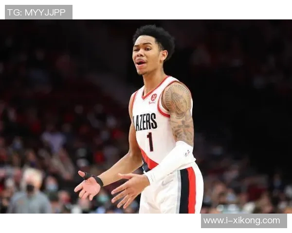 安芬尼西蒙斯表现出色14投8中三分球7中2贡献18分2助攻